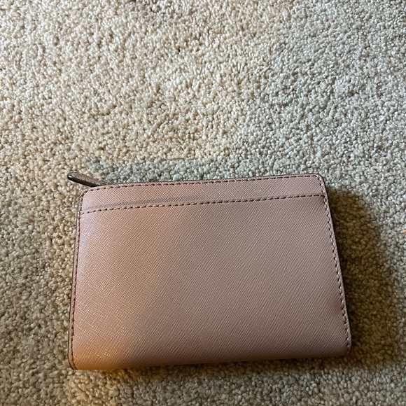 Michael Kors passport wallet - Picture 2 of 4